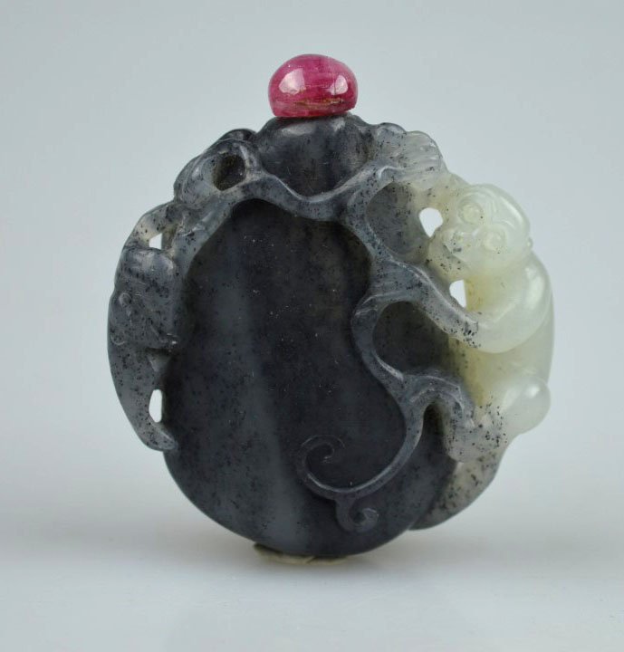 Good Black & White Jade Monkey & Gourd Snuff (1 of 7)