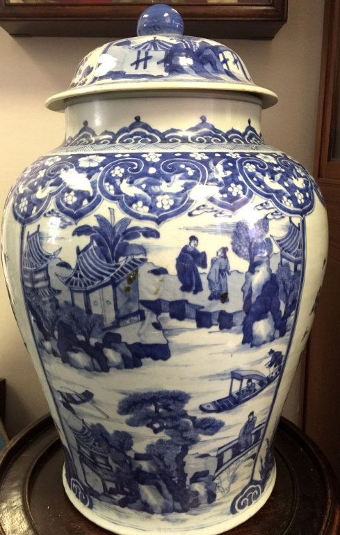 Fine 17th C Chinese B & W Porcelain Large Jar (1 of 10)