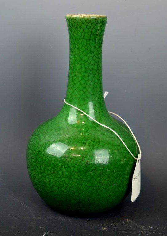 18th/19th C Chinese Porcelain Apple Green Vase (1 of 8)