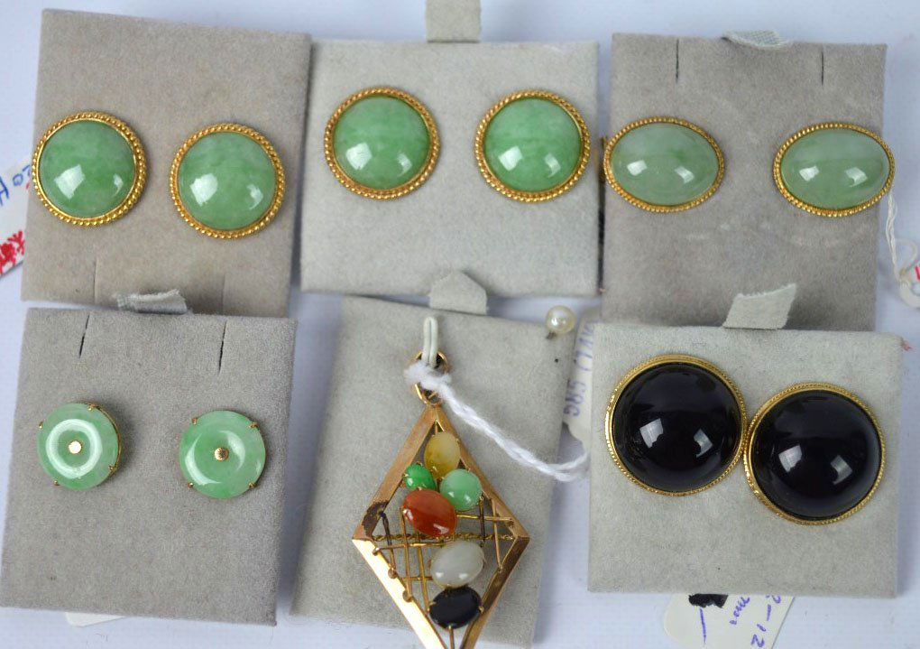 Group Chinese Jadeite and Gold marked 14K 585 (1 of 5)