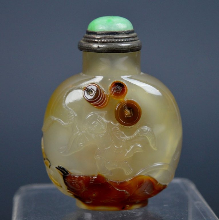 Good Chinese Suchow Carved Agate Liuhai Snuff (1 of 6)