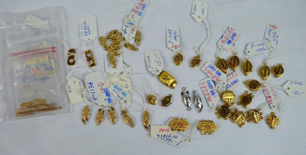 36 Grams of 14K Gold Jewelry Parts (1 of 6)