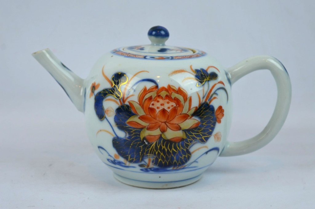 Early 18th C Chinese Porcelain Teapot & Cover (1 of 7)
