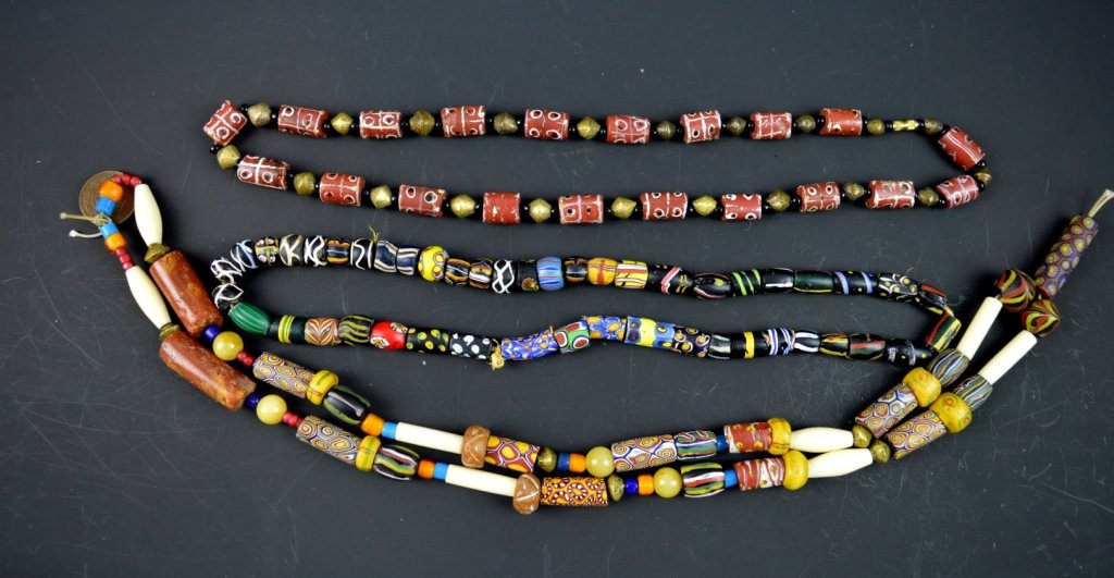 3 - Good Vintage Blown-Glass Trade Bead Necklaces (1 of 7)