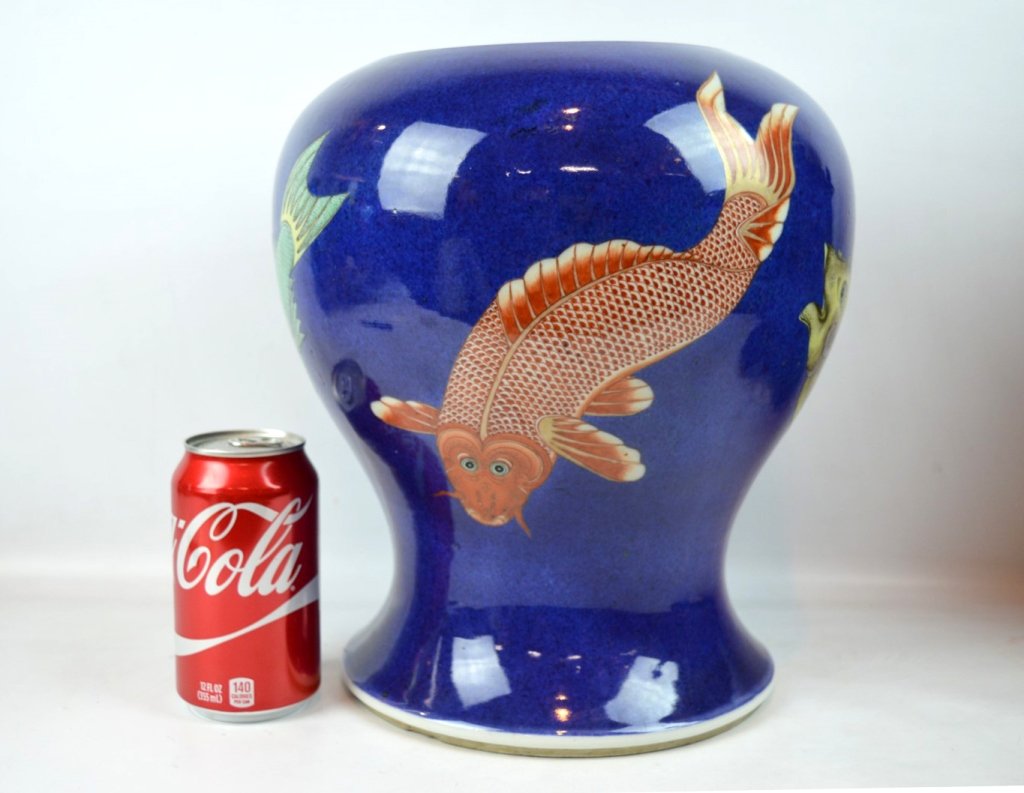 Fine 19th C Chinese Fish Decorated Vase (1 of 10)
