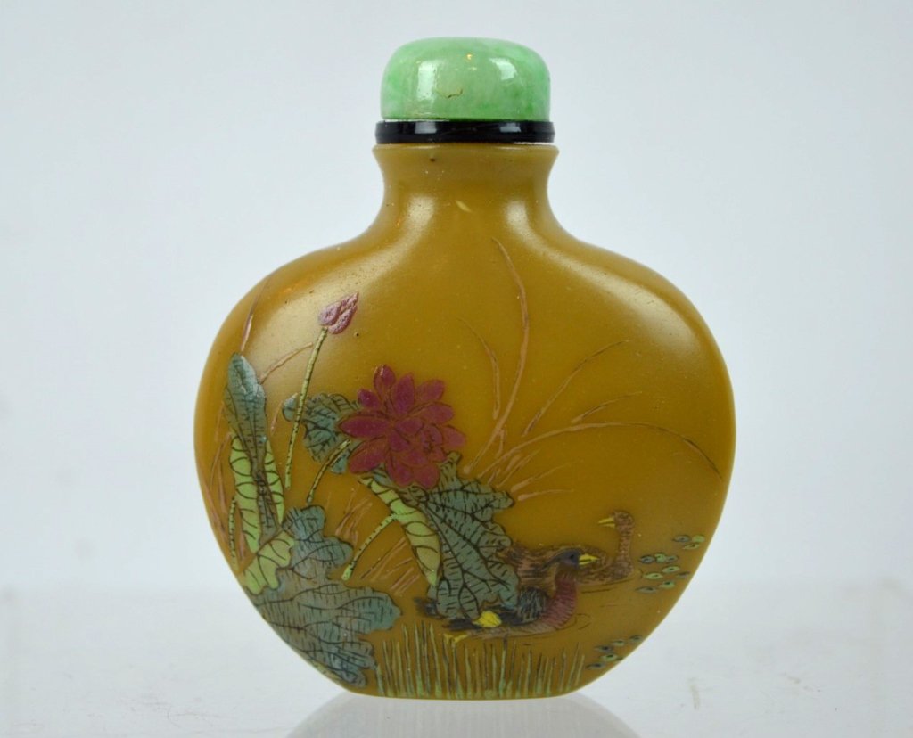 18/19 C Chinese Gu Yue Xuan Mark Glass Snuff (1 of 9)