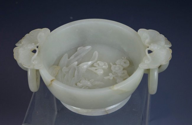 Important Qianlong Carved White Jade Brushwasher (1 of 10)