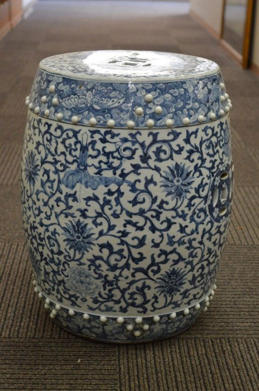 Good 18th/19th C Chinese B & W Garden Seat (1 of 10)