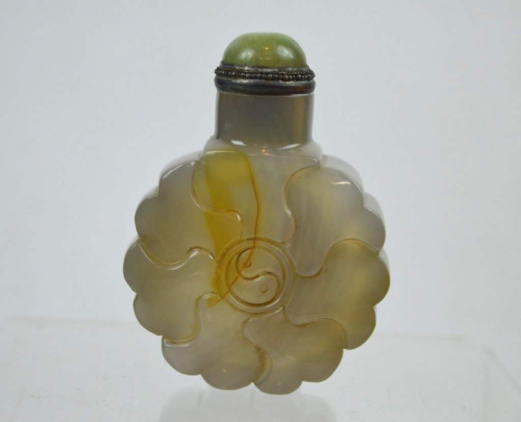 18/19th C Chinese Agate Mallow Flower Snuff Bottle (1 of 6)