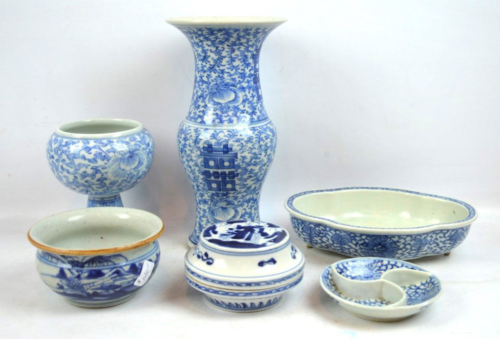 6 Pieces of Chinese 19th C Blue & White Porcelain (1 of 9)