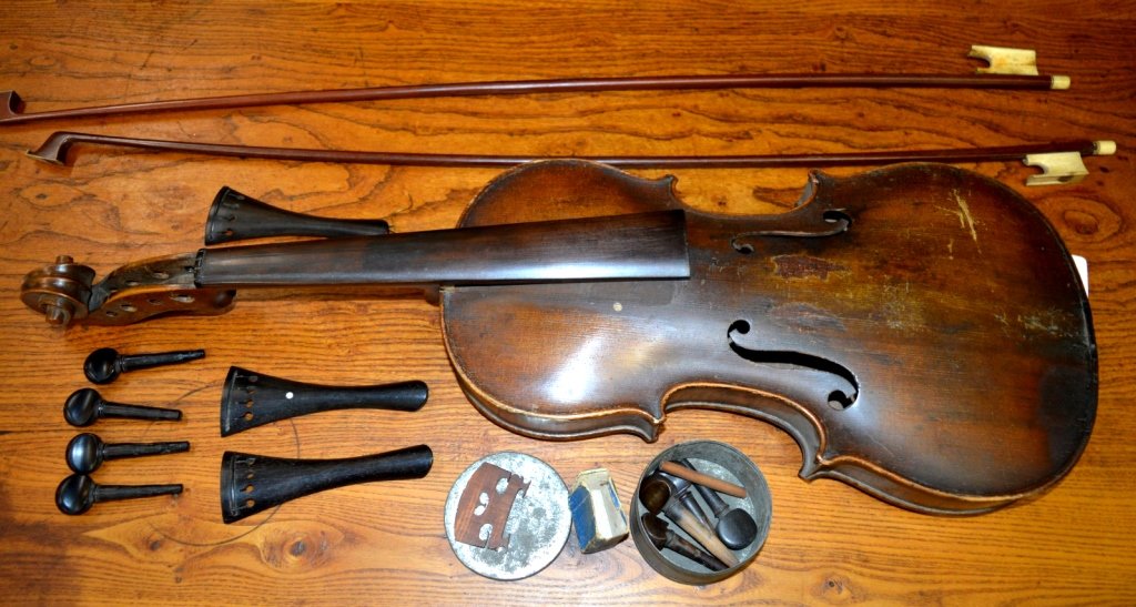 Antique American Violin and 2 Antique Bows: Antique American Violin and 2 Antique American Bows. Neck unglued from body with no attempted restoration. See images for more information. NOTE: Purchased in an old estate sale in Sag Harbor, New Yor