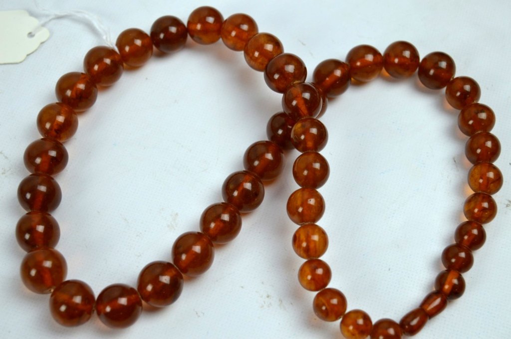 80G Slightly Graduated Amber Bead Necklace (1 of 4)