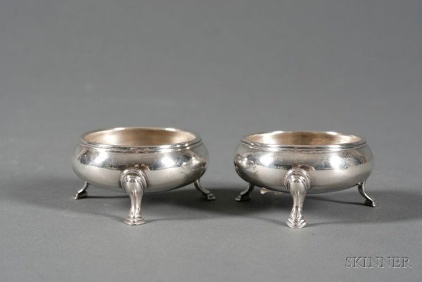 Pair of George V Silver Open Salts, London, 1916,: Pair of George V Silver Open Salts, London, 1916, Chas. and Richard Comyns, makers, made for Tiffany & Co., Georgian-style, ovoid, raised on three pad feet, dia. 2 1/2 in., approx. 3 troy oz.