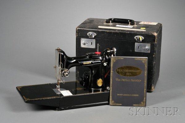 Boxed Singer Featherweight Sewing Machine, No. 221