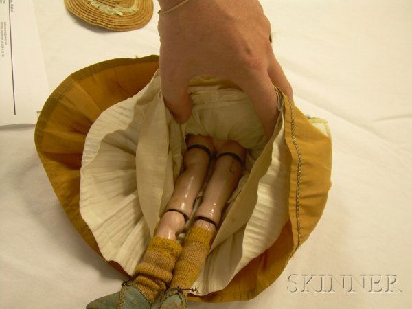 70: Queen Anne Lady Doll, England, c. 1750, carved wood