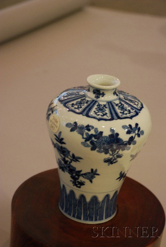 Porcelain Vase, China, Tung Chih mark (1861-1873): Porcelain Vase, China, Tung Chih mark (1861-1873) and of the period, Meiping shape, with a design of the three fruits and floral sprigs with acanthus around the base, ht. 7 1/2 in.