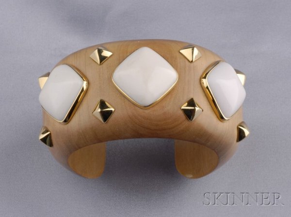 Sandalwood and Kocholong Stone Cuff, Trianon, set