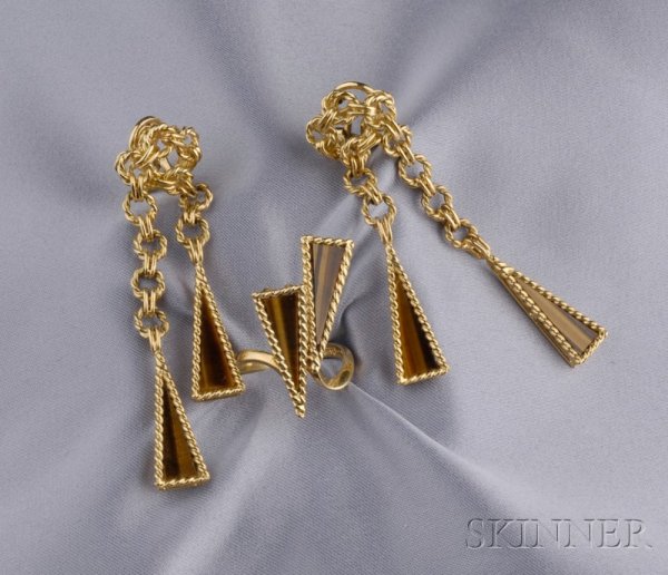 18kt Gold and Tiger's-eye Suite, Piaget, the earpe