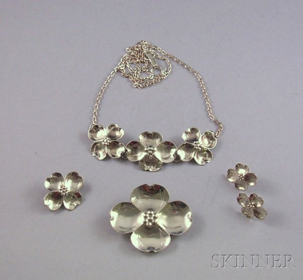 Sterling Silver Floral Suite, Stuart Nye, comprisi