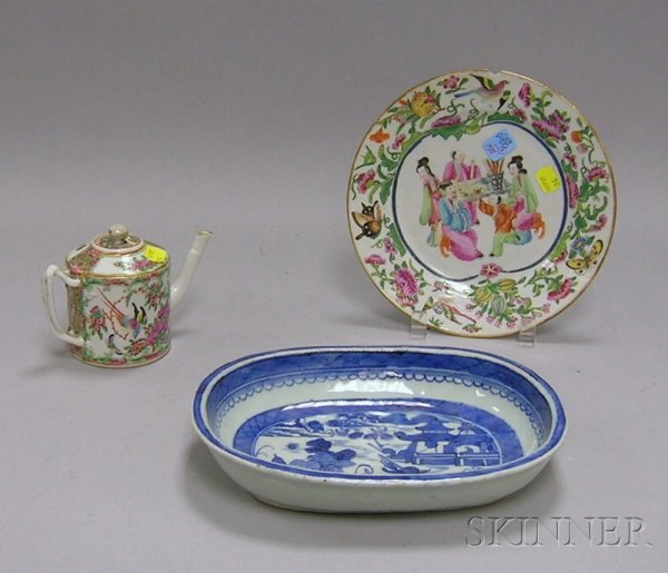 Chinese Export Porcelain Canton Serving Dish, Sma