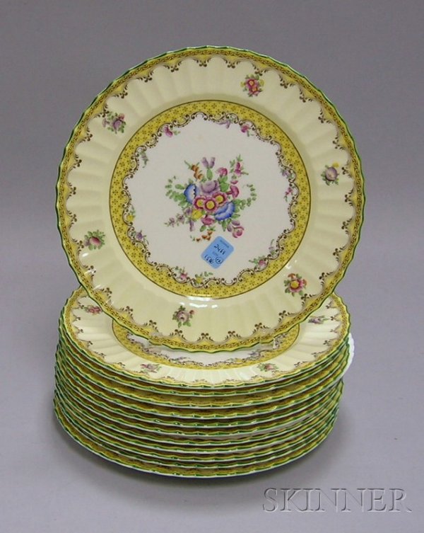 Set of Twelve Royal Worcester "Willoughby" Patter: Set of Twelve Royal Worcester "Willoughby" Pattern Porcelain Dinner Plates, reproduction of early Worcester c. 1770.