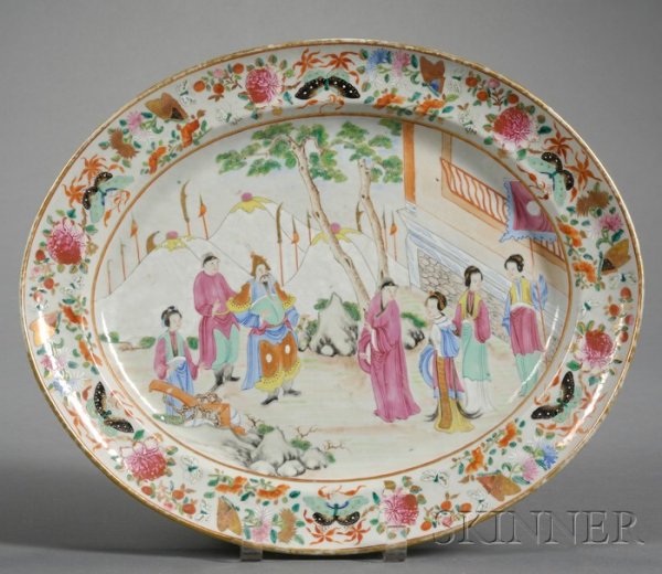 Chinese Export Porcelain Oval Platter, 19th centur: Chinese Export Porcelain Oval Platter, 19th century, central scene with figures in a courtyard, with mountains in the distance and tops of weapons, the mountains concealing the weapon bearers, with fl