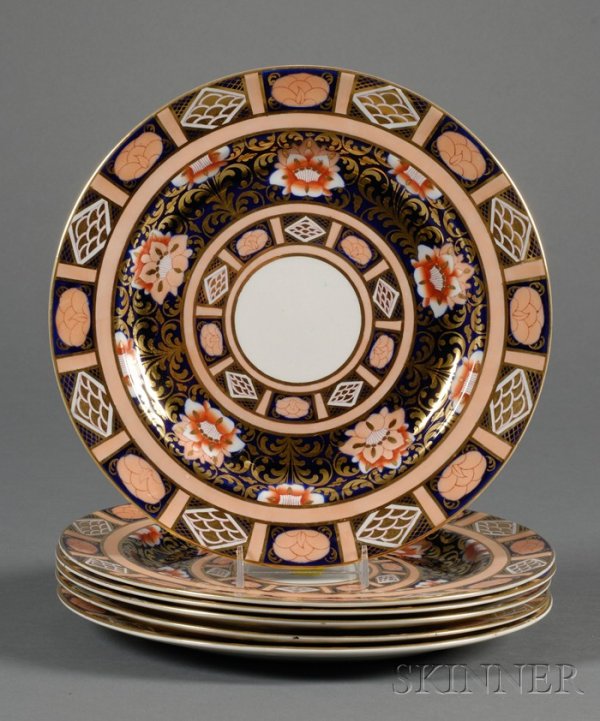 Set of Six Mason's Ironstone Plates, England, 20th: Set of Six Mason's Ironstone Plates, England, 20th century, gold and enamel decorated in the imari pattern, printed and impressed marks, dia. 10 1/4 in.