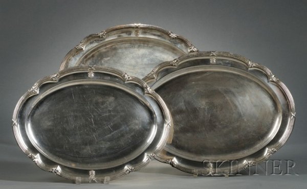 Set of Five Victorian Silver Service Pieces, Londo: Set of Five Victorian Silver Service Pieces, London, 1852, John S. Hunt, maker, retailed by Hunt & Roskell, ovoid, with scalloped reeded rim accented with ivy leaves, mounted to rim twice with a small