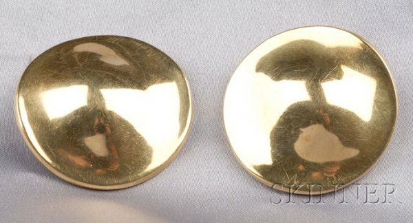 18kt Gold Disc Earclips, Robert Lee Morris, c. 1975: 18kt Gold Disc Earclips, Robert Lee Morris, c. 1975, 20.3 dwt, lg. 1 3/8 in., incised signature. Note: The following collection of Robert Lee Morris jewelry represents shapes and forms from his origin