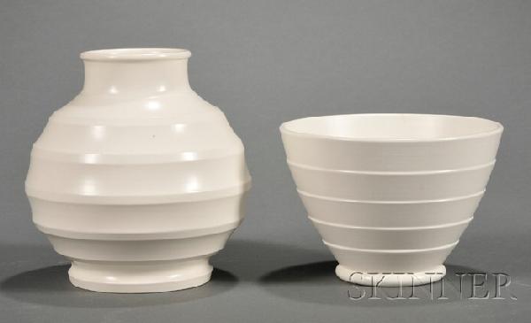 Two Wedgwood Keith Murray Annular Ware Vases, Engl: Two Wedgwood Keith Murray Annular Ware Vases, England, 20th century, each in a moonstone glaze and with concentric bands, a bowl with flaring sides, dia. 5 7/8 in.; and a globular-shaped vase, ht. 6 i