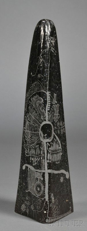 Kosta Boda Obelisk Art glass Sweden, 20th century: Kosta Boda Obelisk Art glass Sweden, 20th century Three-sided obelisk, two sides cased with dark gray decorated with intaglio engraved stylized flowers and foliage, inscribed KOSTA WC 5691 on base, mi