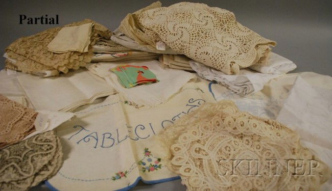 Group of Fine Antique Linens and Lace, including d: Group of Fine Antique Linens and Lace, including doilies, pillowcases, table runners, napkins, and other items.