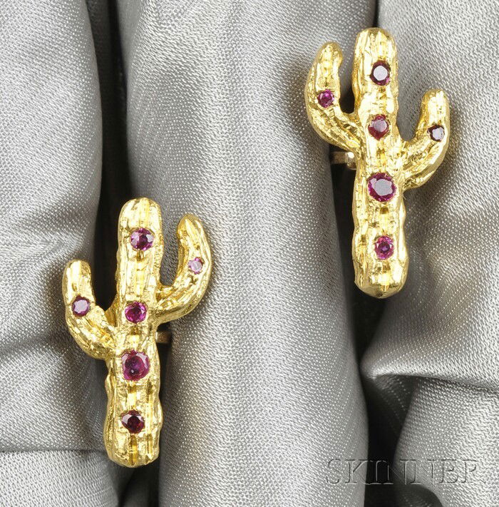 24kt Gold and Ruby Cactus Cuff Links, Julius Cohen: 24kt Gold and Ruby Cactus Cuff Links, Julius Cohen, each set with circular-cut rubies, 8.4 dwt, signed, boxed.