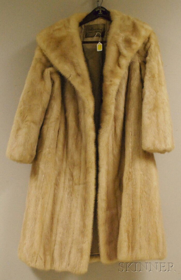 Lady's Tourmaline Mink Coat, Revillon for Saks Fif: Lady's Tourmaline Mink Coat, Revillon for Saks Fifth Avenue, labeled, approx. lg. 40 in., approx. size medium. Provenance: This coat was owned by Dorothy Massey, third wife of actor Raymond Massey. Hi
