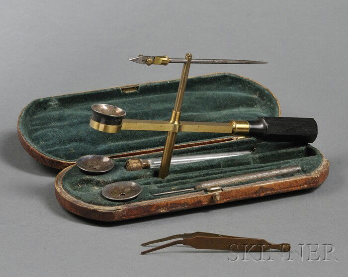 Brass Naturalist Microscope, Netherlands, early 19th: Brass Naturalist Microscope, Netherlands, early 19th century, with faceted wood handle, specimen forceps, brass tweezers, and three eyepieces, in a fitted green-velvet-lined case, body lg. 6 in.