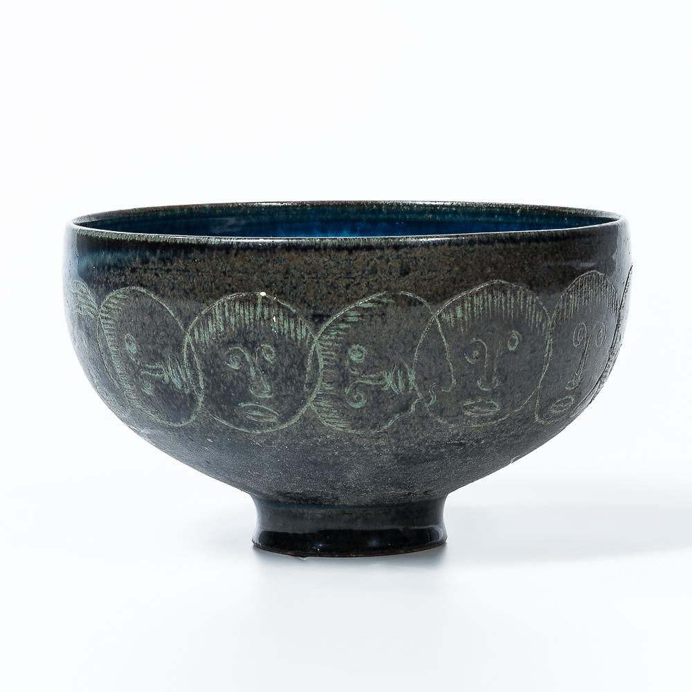 Edwin and Mary Scheier Studio Pottery Footed Bowl, New Hampshire, decorated with an incised band of: Edwin and Mary Scheier Studio Pottery Footed Bowl, New Hampshire, decorated with an incised band of conjoined heads, signed, ht. 4 in. (10 cm), dia. 6 3/4 in. (17 cm).