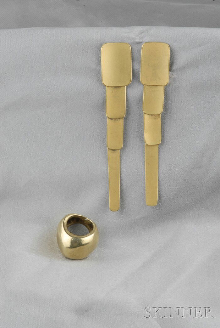 Two Jewelry Items, Robert Lee Morris, a thick bras: Two Jewelry Items, Robert Lee Morris, a thick brass abstract-form ring and a pair of yellow metal segmented earpendants, size 5 1/2, lg. 4 in., only the earpendants signed.