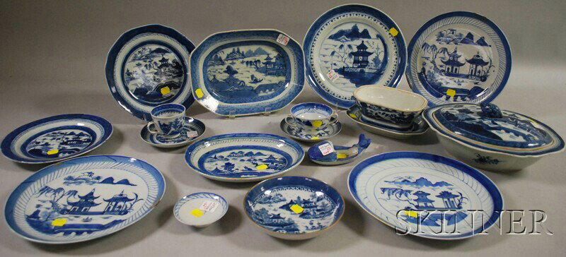Seventeen Pieces of Chinese Export Porcelain Cant: Seventeen Pieces of Chinese Export Porcelain Canton Tableware, including a covered serving dish, three platters, two cups, a small tureen, six plates, three saucers and small dishes, and a fish-shaped