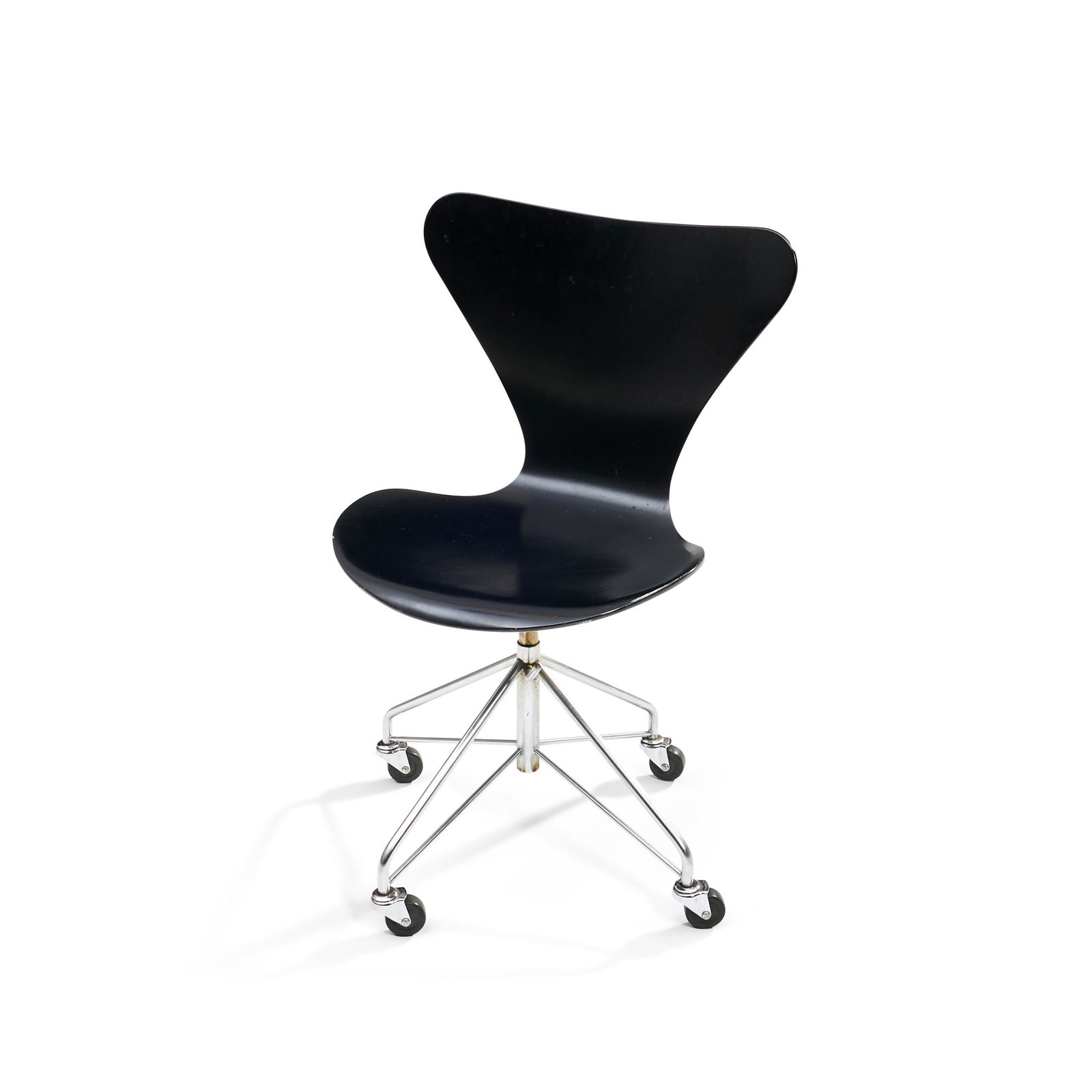 Arne Jacobsen (1907-1974) for Fritz Hansen Swivel Desk Chair Model 3117, Denmark, designed 1955,... (1 of 2)