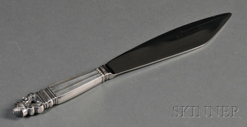Georg Jensen Acorn Pattern Cake Knife Sterling silver and stainless steel Denmark, post-1945 Sterlin: Georg Jensen Acorn Pattern Cake Knife Sterling silver and stainless steel Denmark, post-1945 Sterling silver handle marked Georg Jensen in a beaded oval, stainless blade, total wt. 5 troy oz.