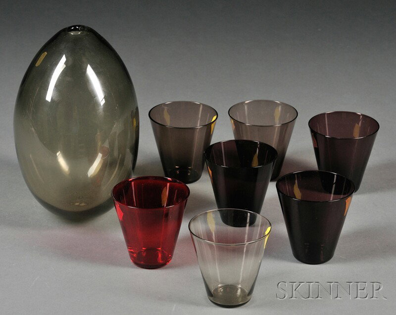 Kaj Franck Vase and Seven Arabia Glasses Art glass Finland Egg-shaped vase with narrow mouth in oliv: Kaj Franck Vase and Seven Arabia Glasses Art glass Finland Egg-shaped vase with narrow mouth in olive glass lightly incised K. Franck Nuutaj?rvi Notsj÷ on base, and seven multicolored Arabia glasses,