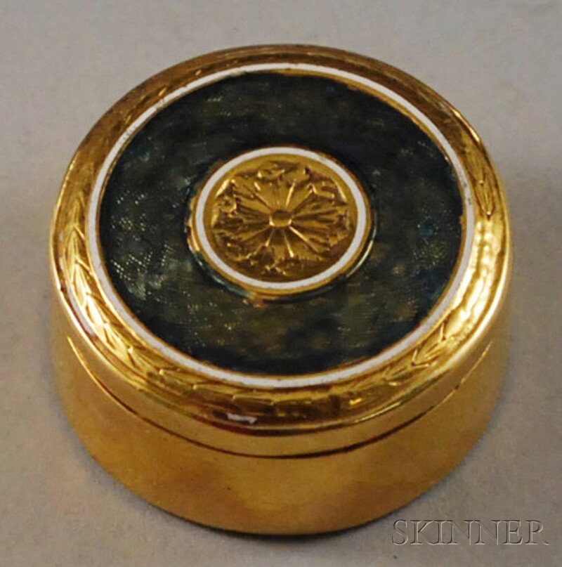18kt Gold and Enamel Pillbox, 7.7 dwt, (losses).: 18kt Gold and Enamel Pillbox, 7.7 dwt, (losses).