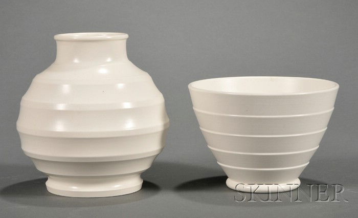 Two Wedgwood Keith Murray Annular Ware Vases, Engl: Two Wedgwood Keith Murray Annular Ware Vases, England, 20th century, each with moonstone glaze and concentric bands, a bowl with flaring sides, dia. 5 7/8, and a globular-shaped vase, ht. 6 in., print