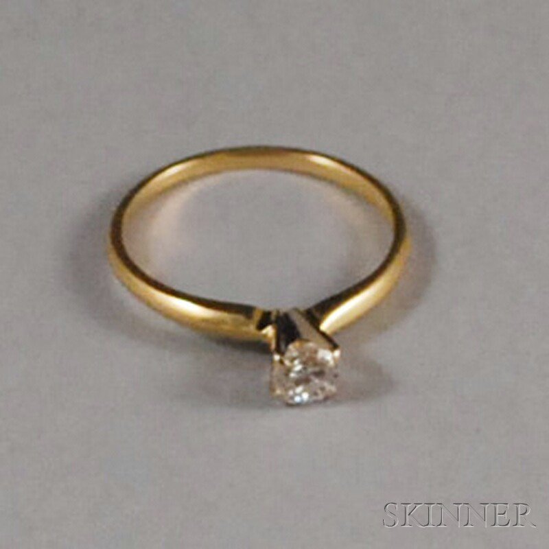 18kt Gold and Diamond Solitaire, approx. 0.25 cts.: 18kt Gold and Diamond Solitaire, approx. 0.25 cts., accompanied by an appraisal, total 1.1 dwt, size 6.