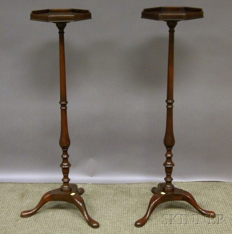 Pair of Kittinger Williamsburg Restoration Chippe: Pair of Kittinger Williamsburg Restoration Chippendale-style Octagonal-top Mahogany Stands, branded marks, (tops with surface nicks and wear, gallery with minor wear, one foot with under pad chip), ht