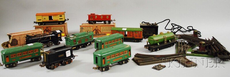 Lionel O-Gauge Train Set, Track, Switch, and Acces: Lionel O-Gauge Train Set, Track, Switch, and Accessories, 262 engine, nine cars, including 253, 1682, 813 car, 814 automobile furniture, two 607 Pullman cars, 608 observation, 814 green tanker, plus t
