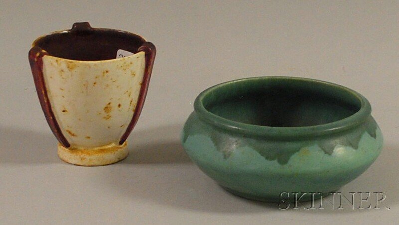 Roseville Pottery Carnelian Low Bowl and an Italia: Roseville Pottery Carnelian Low Bowl and an Italian Modern Glazed Pottery Vase, bowl dia. 6 3/4 in.