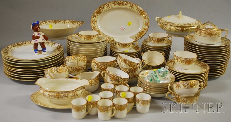 122-piece Noritake Gilt-decorated Porcelain Dinner: 122-piece Noritake Gilt-decorated Porcelain Dinner Set.