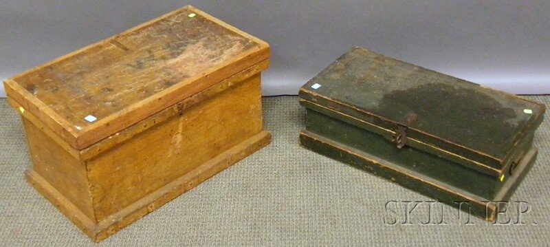 Two Wooden Tool Chests, including a small green-p: Two Wooden Tool Chests, including a small green-painted pine dovetail-constructed with interior tray, ht. 8 1/8, lg. 24 3/4, wd. 13, and the other ht. 13 1/2, lg. 25 1/2, wd. 15 in.