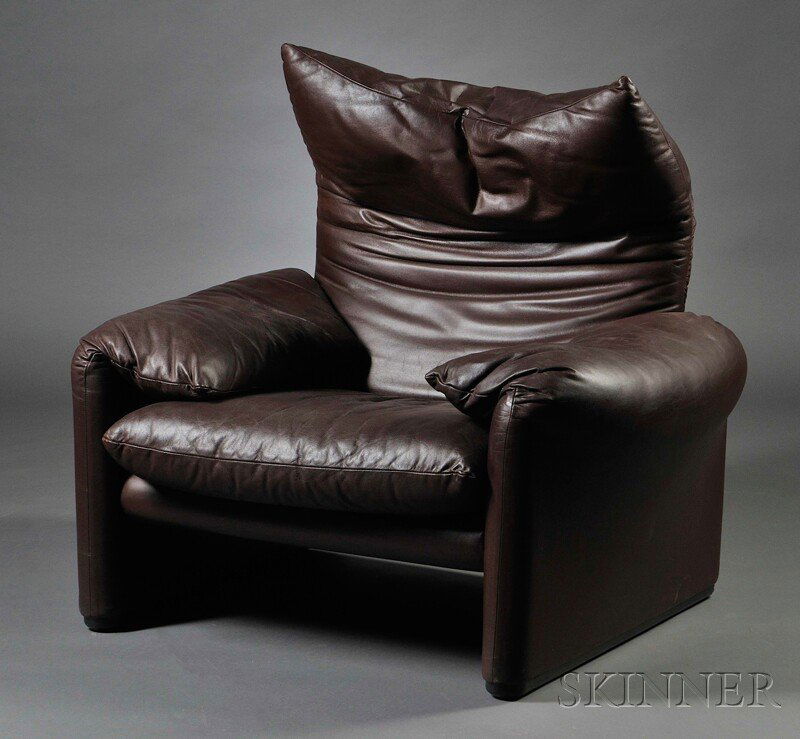 , Vico Magistretti (1920-2006) Maralunga Lounge Ch: Vico Magistretti (1920-2006) Maralunga Lounge Chair Leather Cassina, designed 1973, produced until 1987 Original dark brown leather upholstery with foldable backrest, some wear to leather, mainly